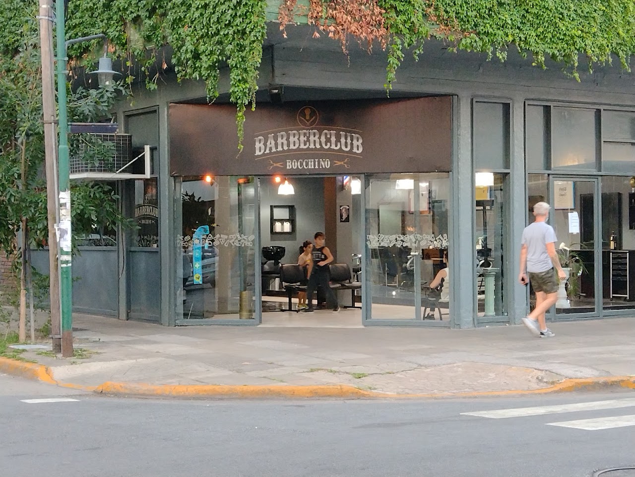 Frente de Barberclub Bocchino en Martínez